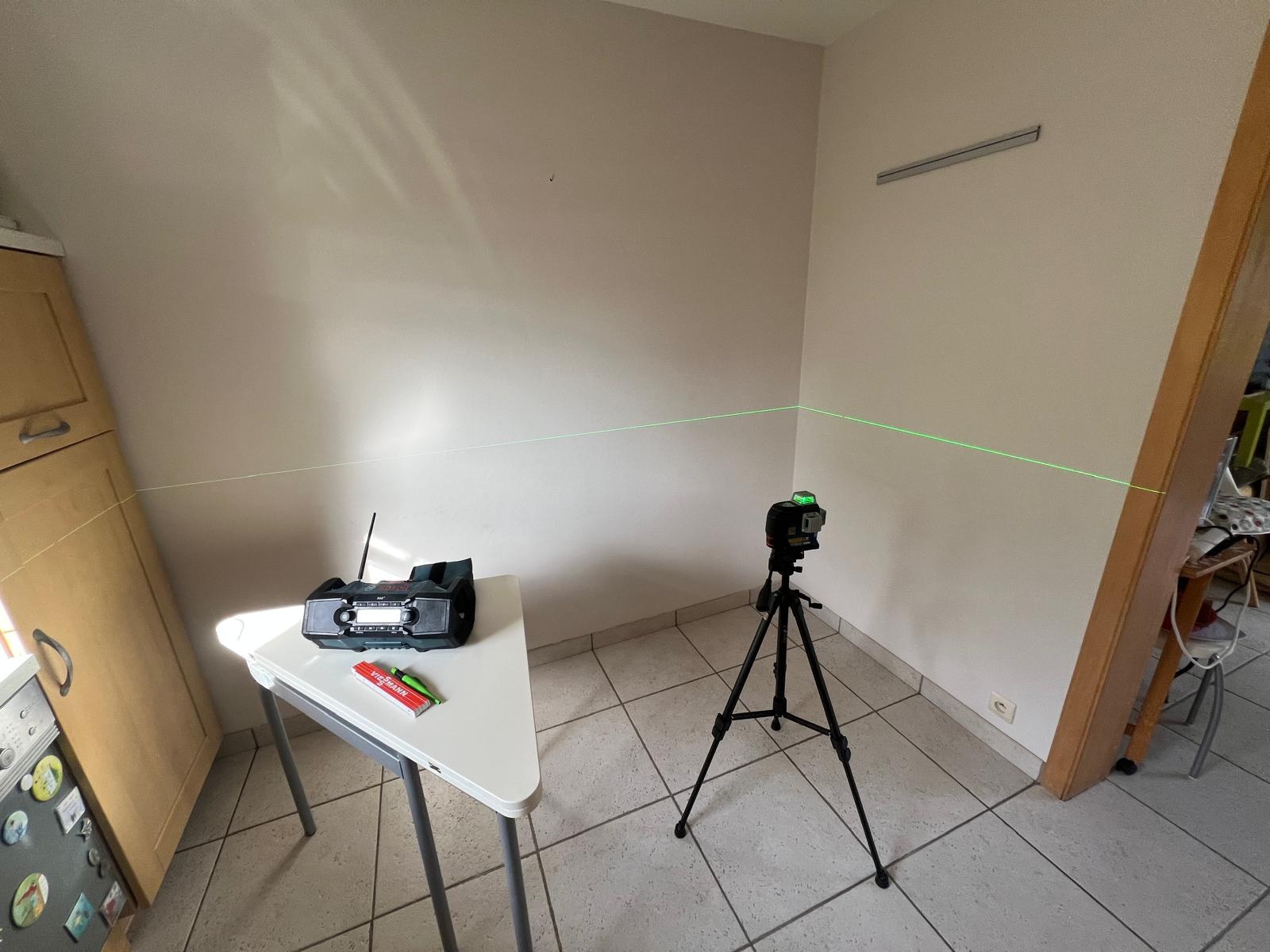 La ligne du soubassement implantée au laser